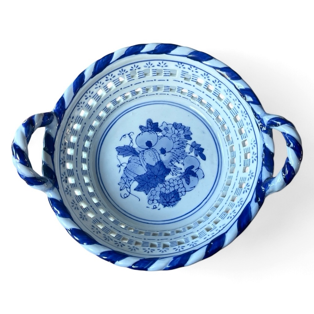 Vtg Blue White Harvest Basket Fruit Pattern Reticulated Bowl Twisted Handles 8" - Picture 7 of 9